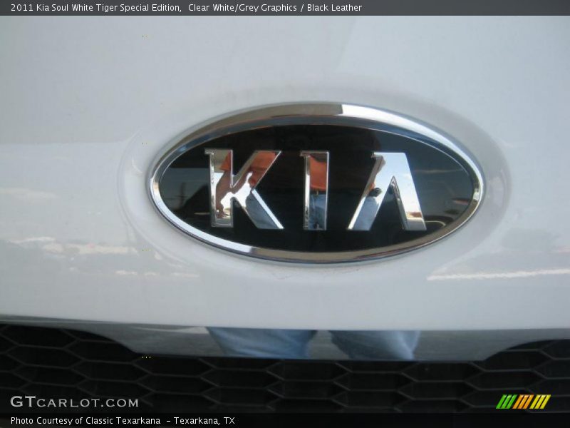 Clear White/Grey Graphics / Black Leather 2011 Kia Soul White Tiger Special Edition