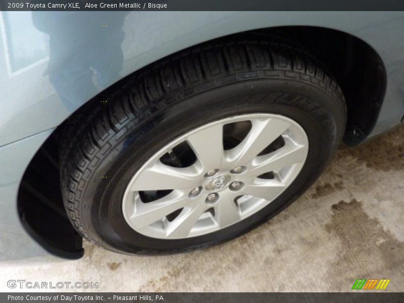 Aloe Green Metallic / Bisque 2009 Toyota Camry XLE
