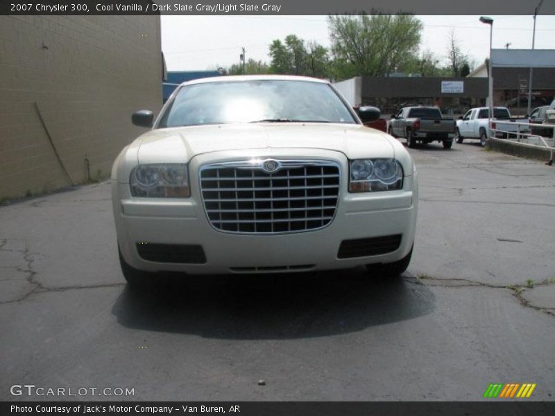 Cool Vanilla / Dark Slate Gray/Light Slate Gray 2007 Chrysler 300