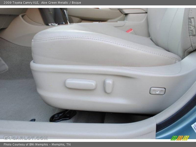 Aloe Green Metallic / Bisque 2009 Toyota Camry XLE