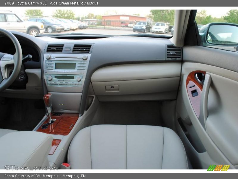 Aloe Green Metallic / Bisque 2009 Toyota Camry XLE