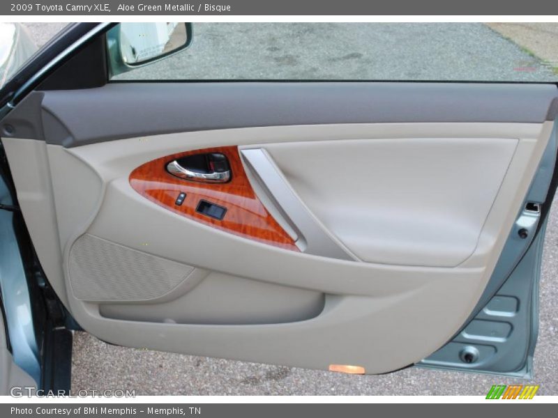 Aloe Green Metallic / Bisque 2009 Toyota Camry XLE