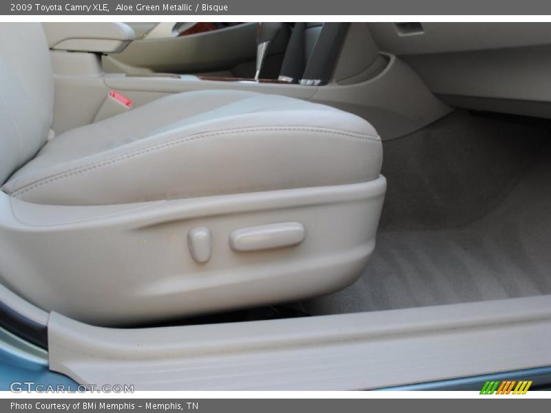 Aloe Green Metallic / Bisque 2009 Toyota Camry XLE