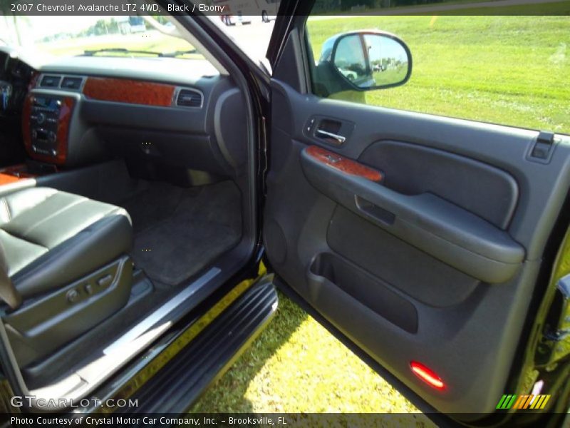 Black / Ebony 2007 Chevrolet Avalanche LTZ 4WD