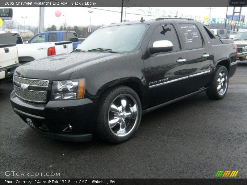 Front 3/4 View of 2009 Avalanche LTZ 4x4