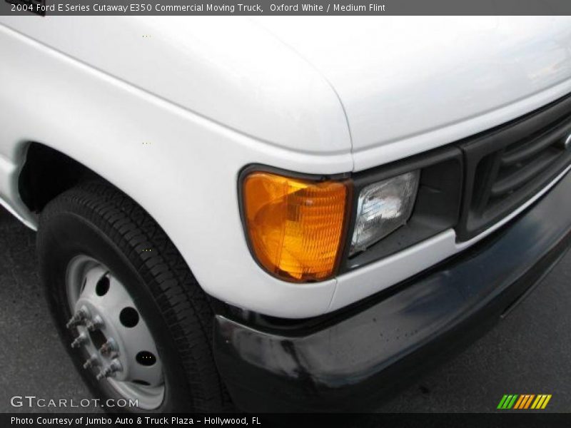 Oxford White / Medium Flint 2004 Ford E Series Cutaway E350 Commercial Moving Truck