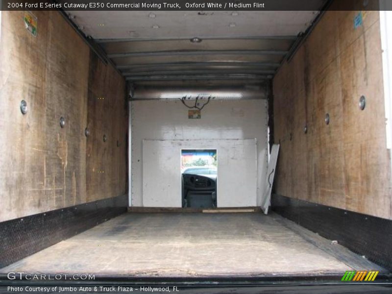 Oxford White / Medium Flint 2004 Ford E Series Cutaway E350 Commercial Moving Truck