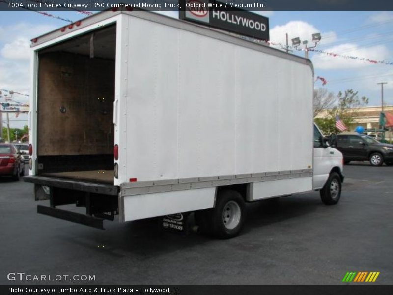 Oxford White / Medium Flint 2004 Ford E Series Cutaway E350 Commercial Moving Truck