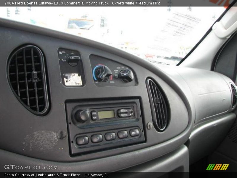 Oxford White / Medium Flint 2004 Ford E Series Cutaway E350 Commercial Moving Truck