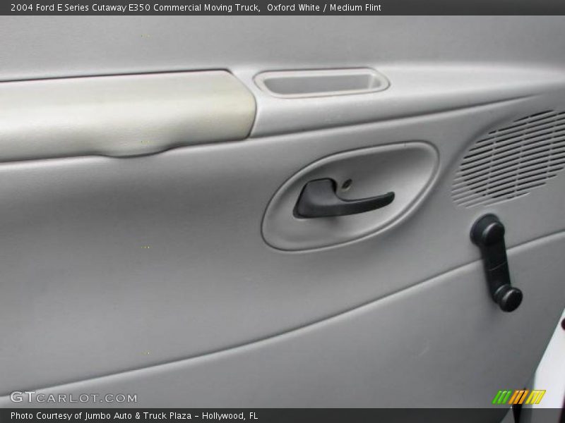 Oxford White / Medium Flint 2004 Ford E Series Cutaway E350 Commercial Moving Truck