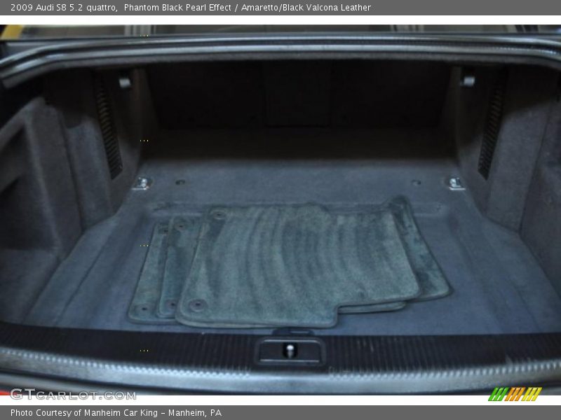  2009 S8 5.2 quattro Trunk