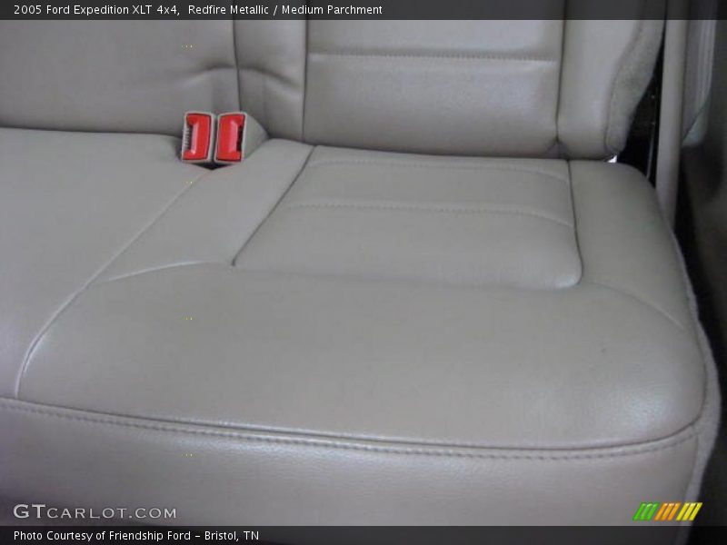 Redfire Metallic / Medium Parchment 2005 Ford Expedition XLT 4x4