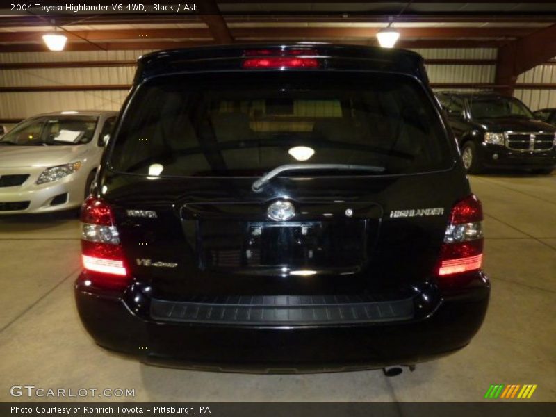 Black / Ash 2004 Toyota Highlander V6 4WD