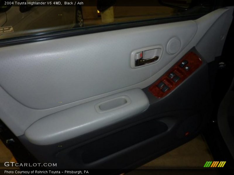 Black / Ash 2004 Toyota Highlander V6 4WD