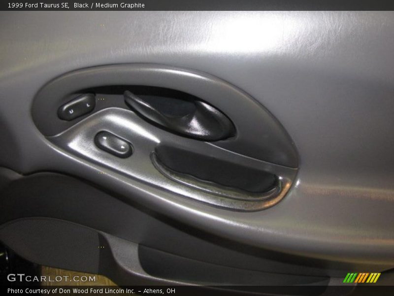Black / Medium Graphite 1999 Ford Taurus SE