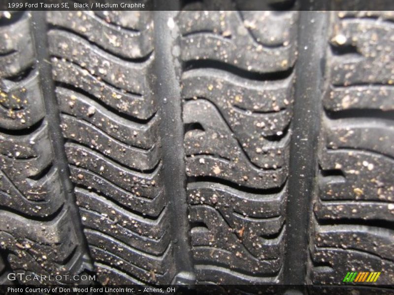 Black / Medium Graphite 1999 Ford Taurus SE