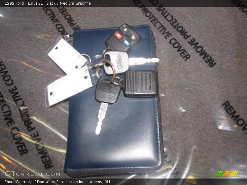 Black / Medium Graphite 1999 Ford Taurus SE