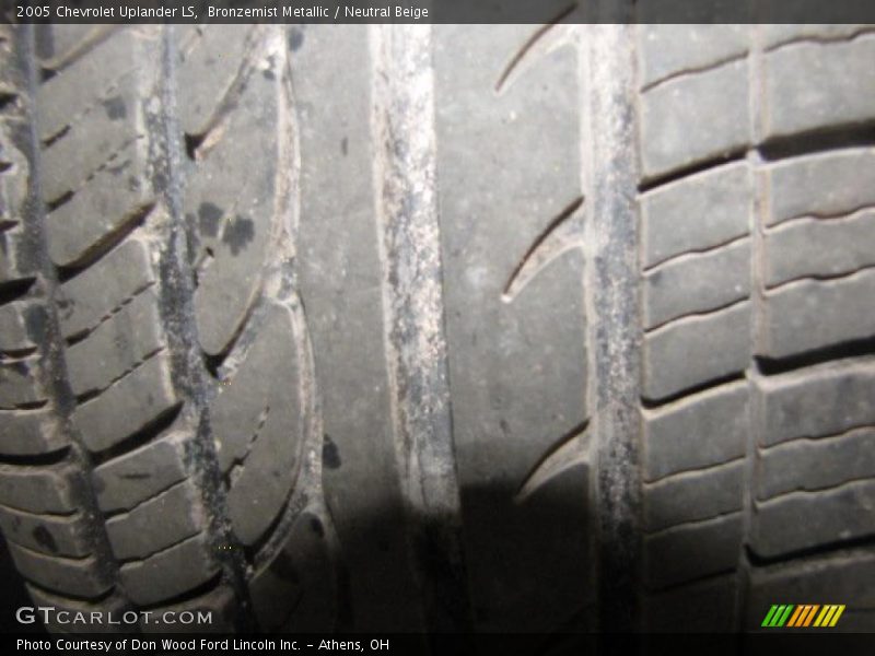 Bronzemist Metallic / Neutral Beige 2005 Chevrolet Uplander LS