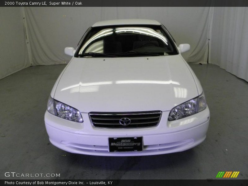Super White / Oak 2000 Toyota Camry LE