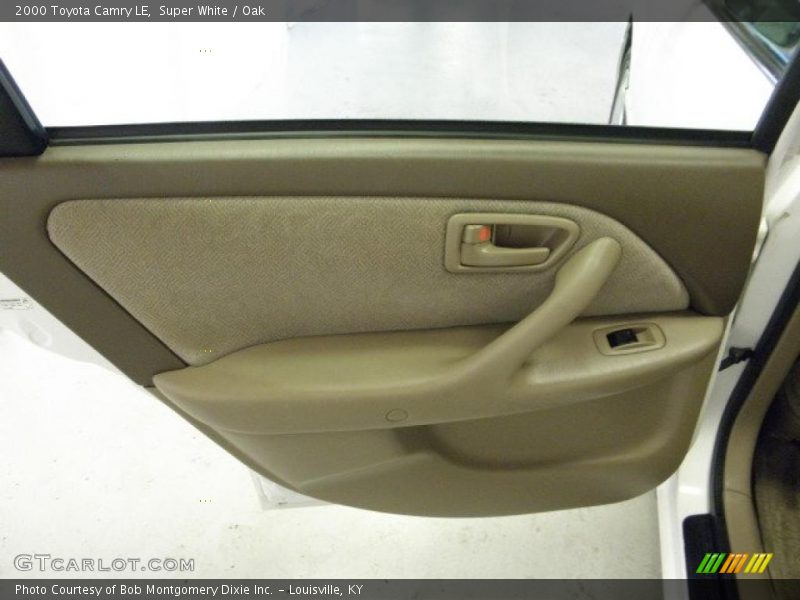 Super White / Oak 2000 Toyota Camry LE