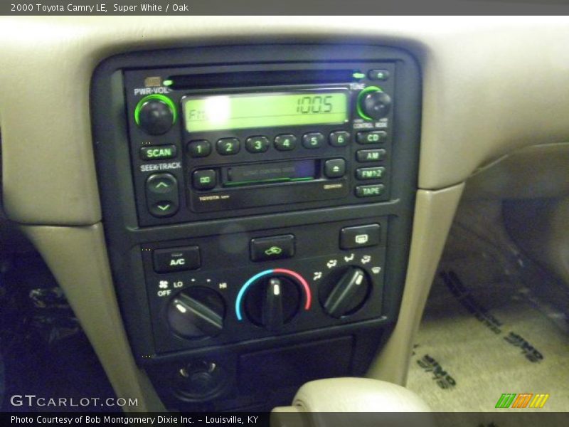 Super White / Oak 2000 Toyota Camry LE