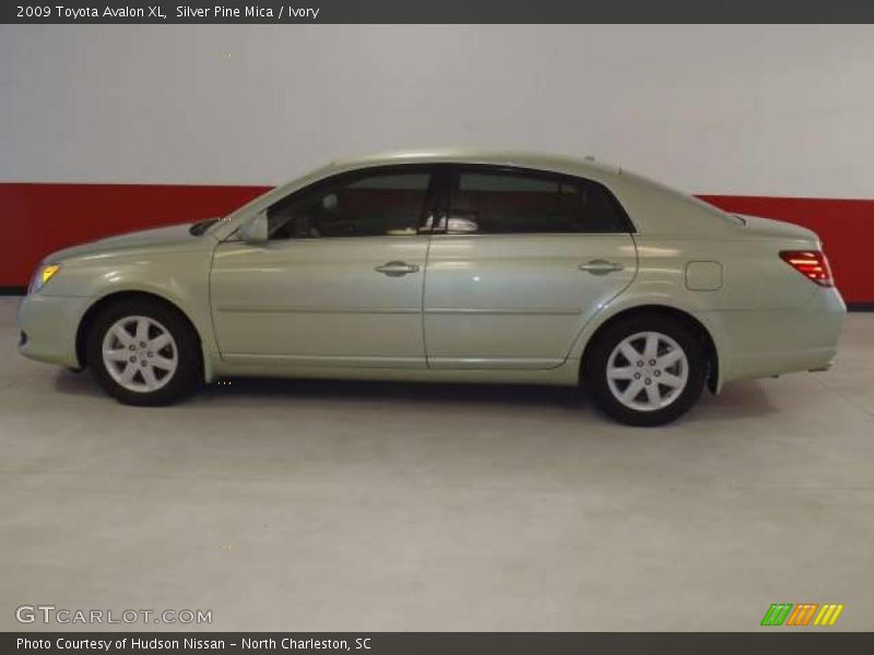 Silver Pine Mica / Ivory 2009 Toyota Avalon XL