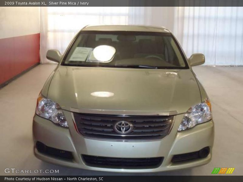 Silver Pine Mica / Ivory 2009 Toyota Avalon XL