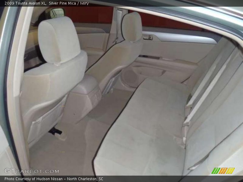 Silver Pine Mica / Ivory 2009 Toyota Avalon XL