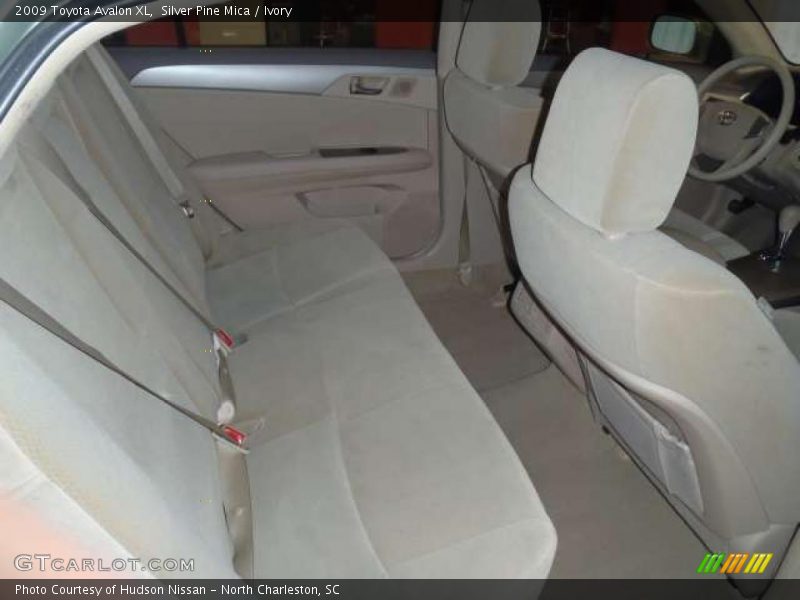 Silver Pine Mica / Ivory 2009 Toyota Avalon XL