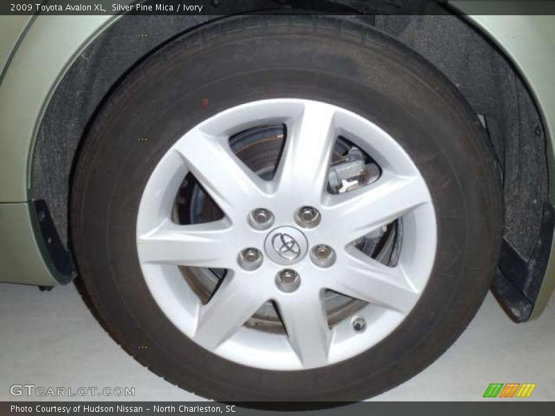 Silver Pine Mica / Ivory 2009 Toyota Avalon XL