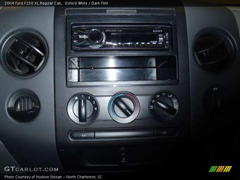 Oxford White / Dark Flint 2004 Ford F150 XL Regular Cab