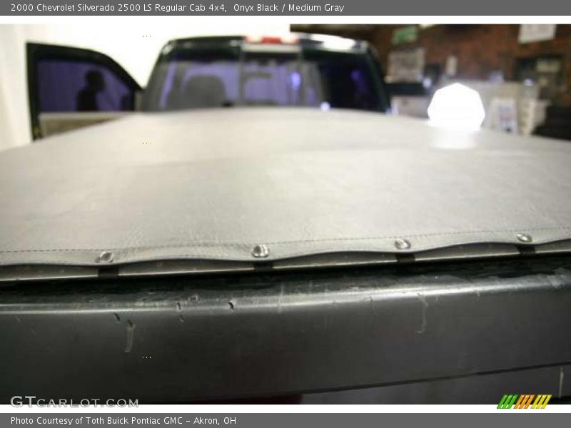 Onyx Black / Medium Gray 2000 Chevrolet Silverado 2500 LS Regular Cab 4x4