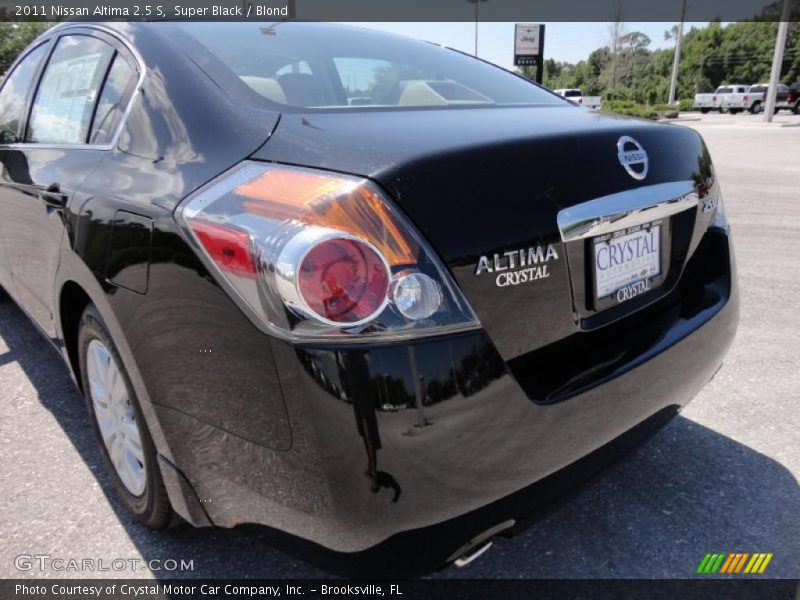 Super Black / Blond 2011 Nissan Altima 2.5 S