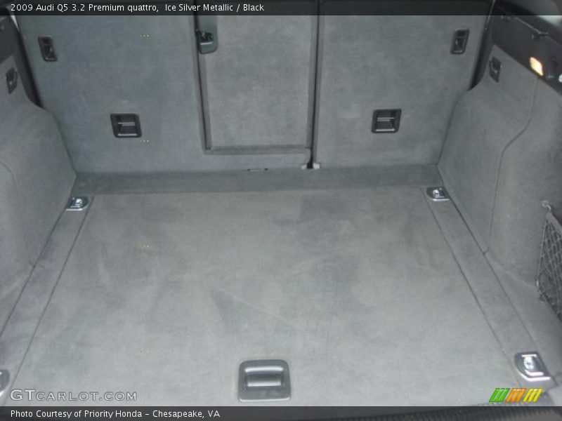  2009 Q5 3.2 Premium quattro Trunk