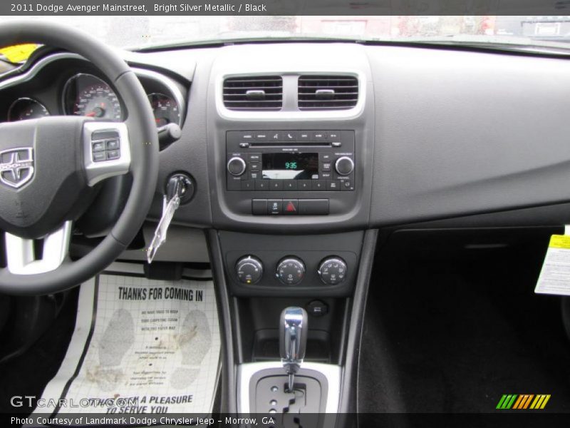 Bright Silver Metallic / Black 2011 Dodge Avenger Mainstreet