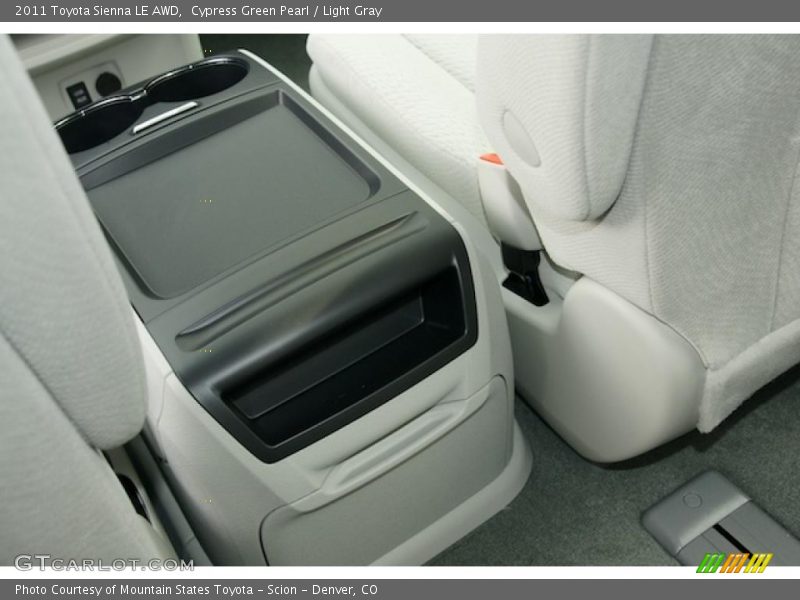 Cypress Green Pearl / Light Gray 2011 Toyota Sienna LE AWD