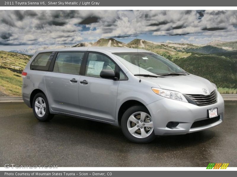 Front 3/4 View of 2011 Sienna V6