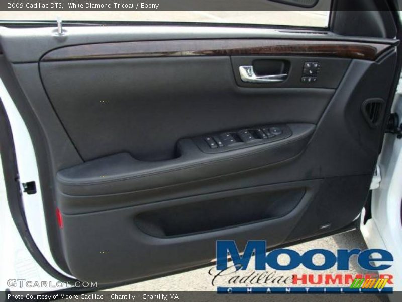 White Diamond Tricoat / Ebony 2009 Cadillac DTS