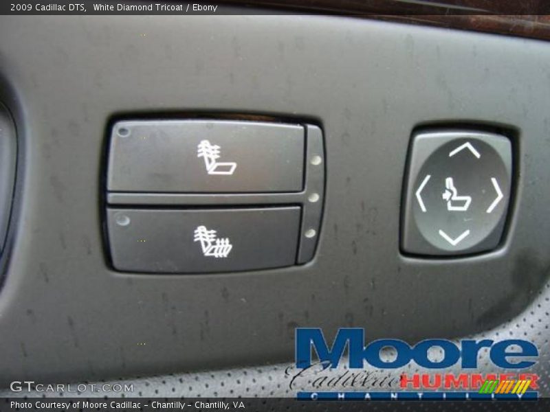 White Diamond Tricoat / Ebony 2009 Cadillac DTS