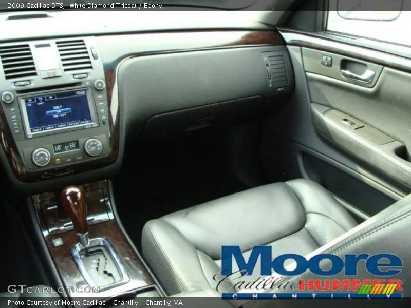 White Diamond Tricoat / Ebony 2009 Cadillac DTS