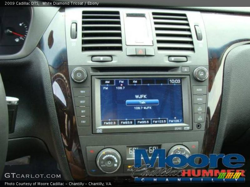 White Diamond Tricoat / Ebony 2009 Cadillac DTS