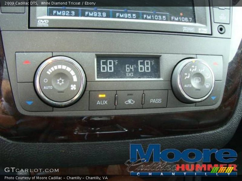White Diamond Tricoat / Ebony 2009 Cadillac DTS