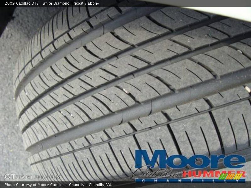 White Diamond Tricoat / Ebony 2009 Cadillac DTS