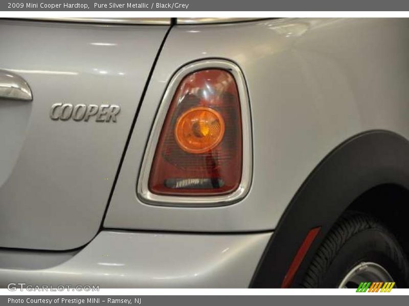 Pure Silver Metallic / Black/Grey 2009 Mini Cooper Hardtop