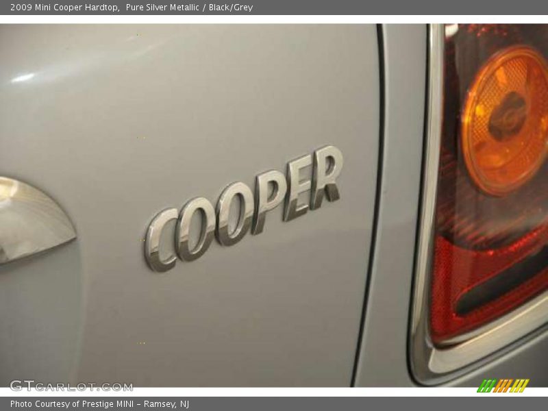 Pure Silver Metallic / Black/Grey 2009 Mini Cooper Hardtop