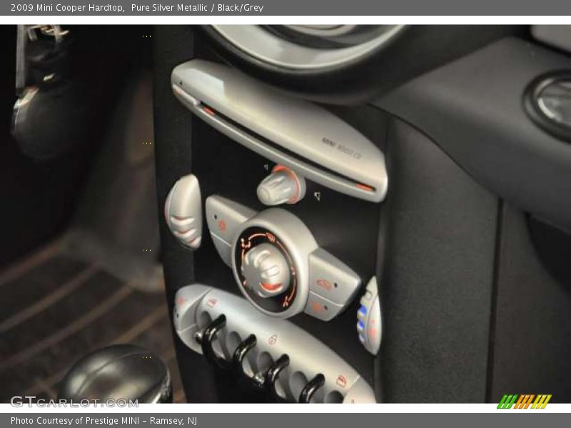 Pure Silver Metallic / Black/Grey 2009 Mini Cooper Hardtop