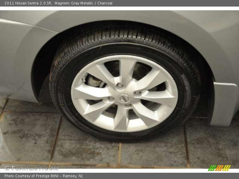 Magnetic Gray Metallic / Charcoal 2011 Nissan Sentra 2.0 SR
