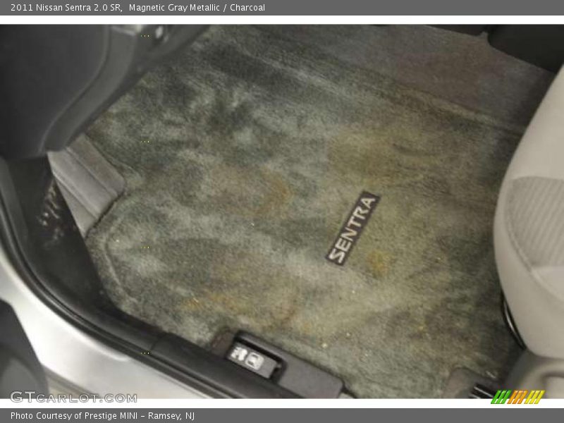 Magnetic Gray Metallic / Charcoal 2011 Nissan Sentra 2.0 SR