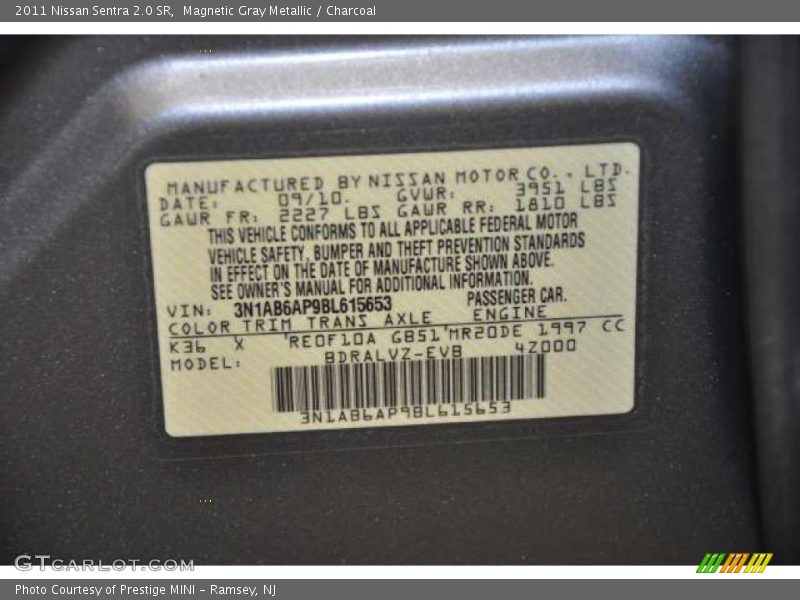 Magnetic Gray Metallic / Charcoal 2011 Nissan Sentra 2.0 SR