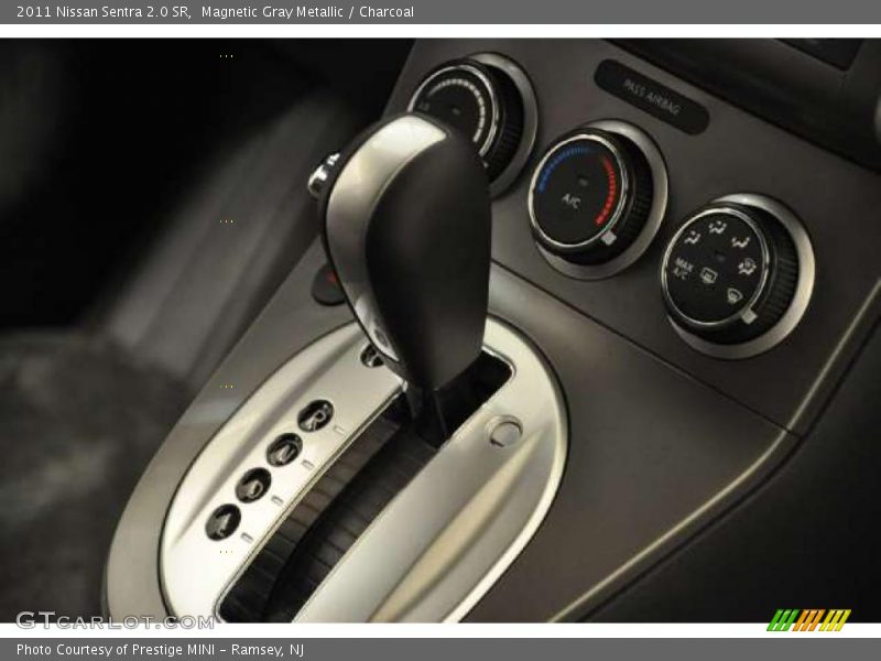 Magnetic Gray Metallic / Charcoal 2011 Nissan Sentra 2.0 SR